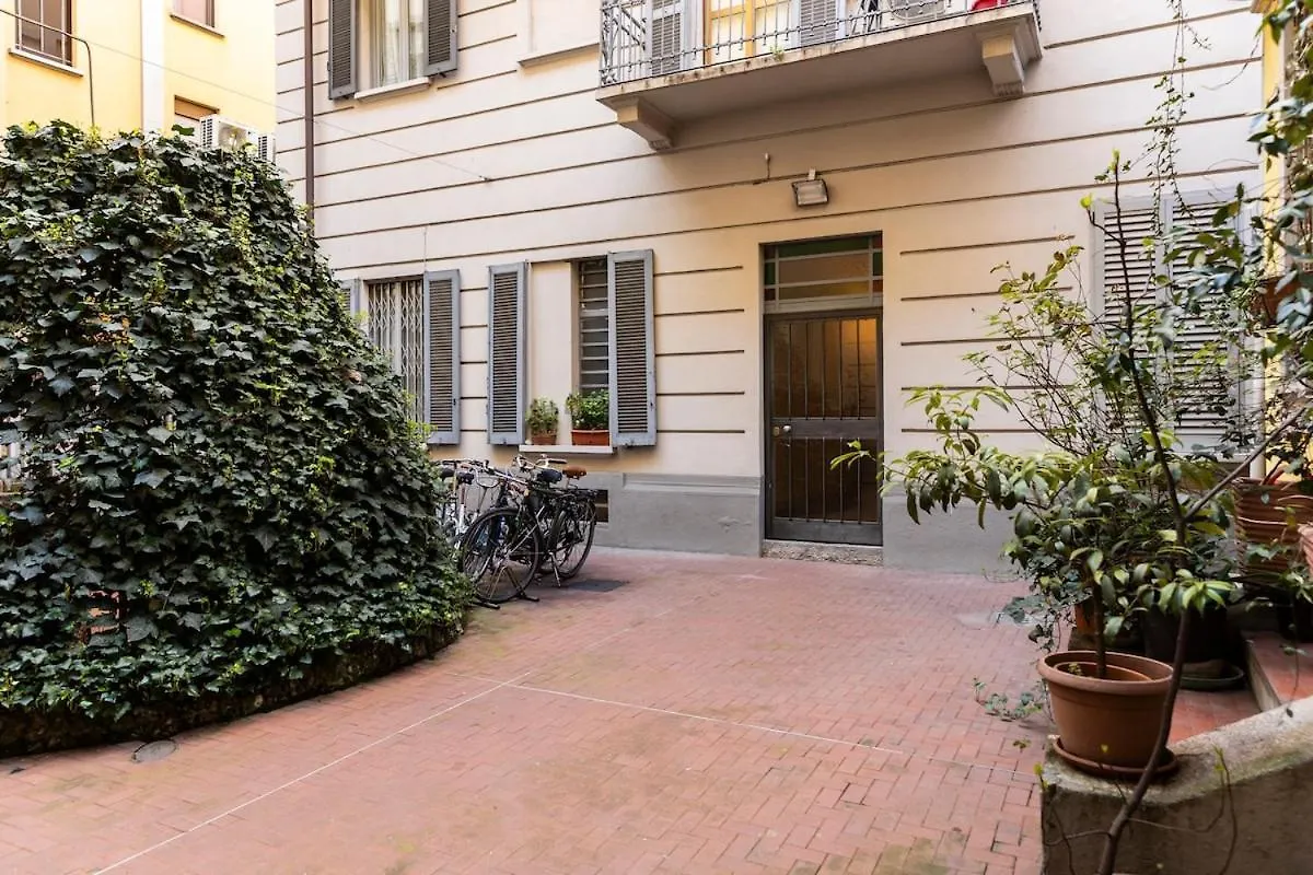 Apartment Easy Central Flat Milan Italy